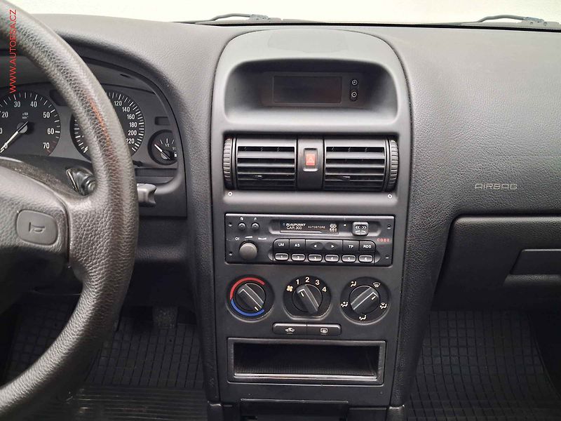 Opel Astra (2004) 1.4i, 2.maj,ČR, STK2/28 - fotka 12 z 15