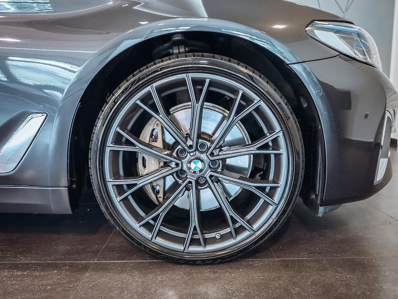BMW Řada 5 530d xDrive 210 kW - fotka 28 z 28