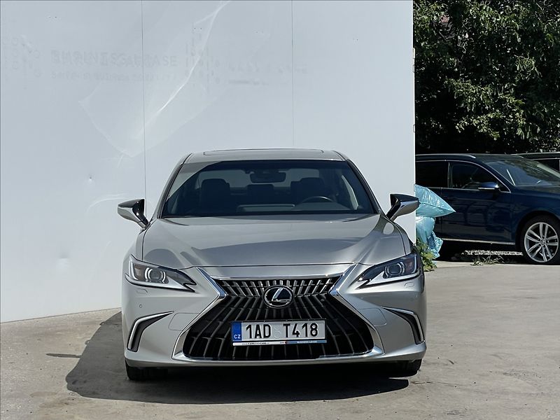 Lexus ES 300h 2,5 Business Edition - fotka 20 z 22