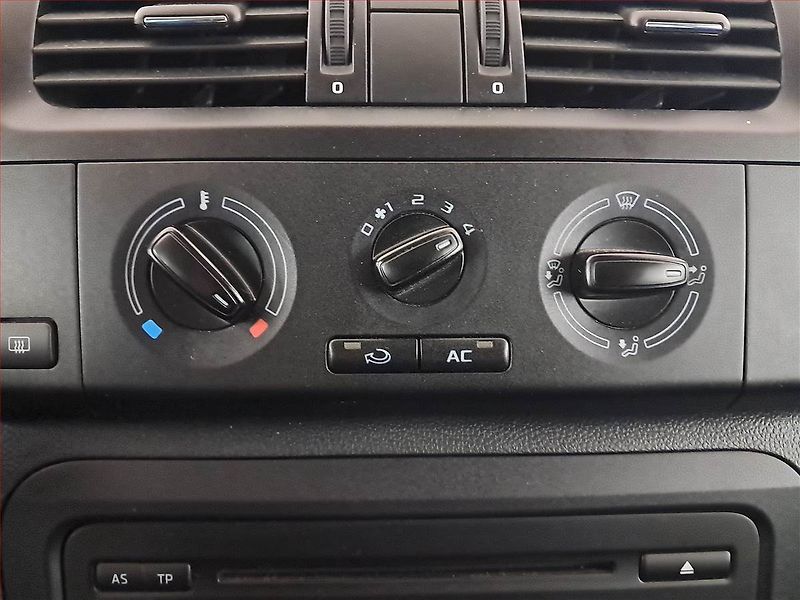 Škoda Fabia (2012) Ambiente 1.2 TSI, Serv.kniha - fotka 13 z 17
