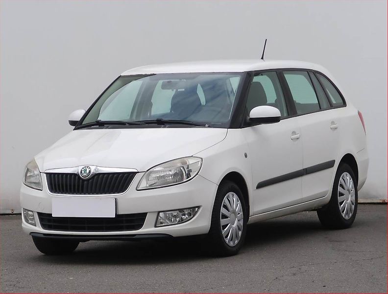 Škoda Fabia (2011) Ambition 1.2 TSI, Serv.kniha - fotka 2 z 15