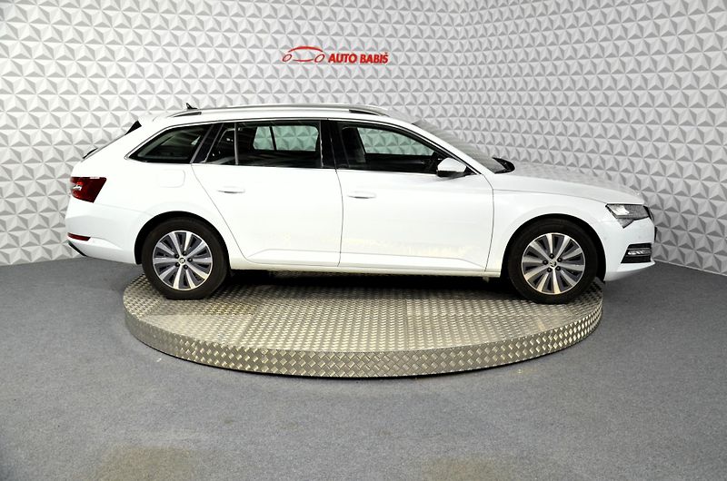 Škoda Superb (2022) 2.0TDI 110 Style kombi - fotka 4 z 23