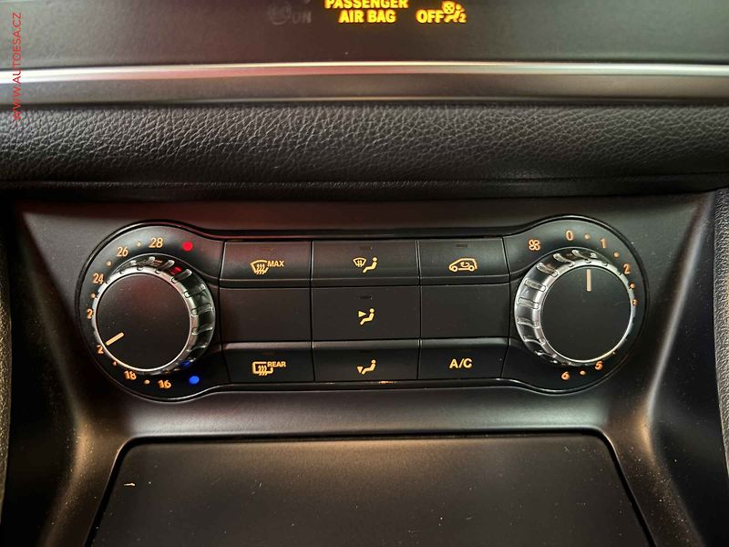 Mercedes-Benz CLA (2015) 1.6T 200, AT, bixen, navi - fotka 15 z 16