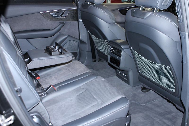 Audi SQ7 TFSi quattro Competition Plus - fotka 34 z 41