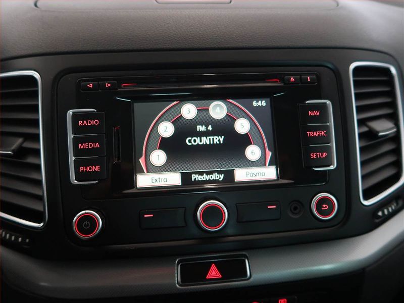 Volkswagen Sharan (2011) 2.0 TDI, 7 míst, Navi - fotka 11 z 14