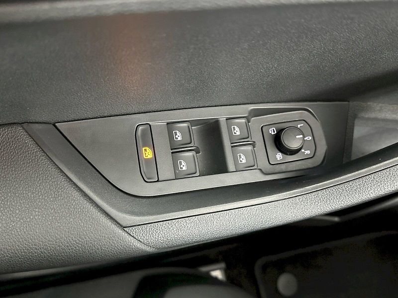 Škoda Karoq (2025) DSG 2.0TDI 110kW 4x4 SportLine - fotka 30 z 36