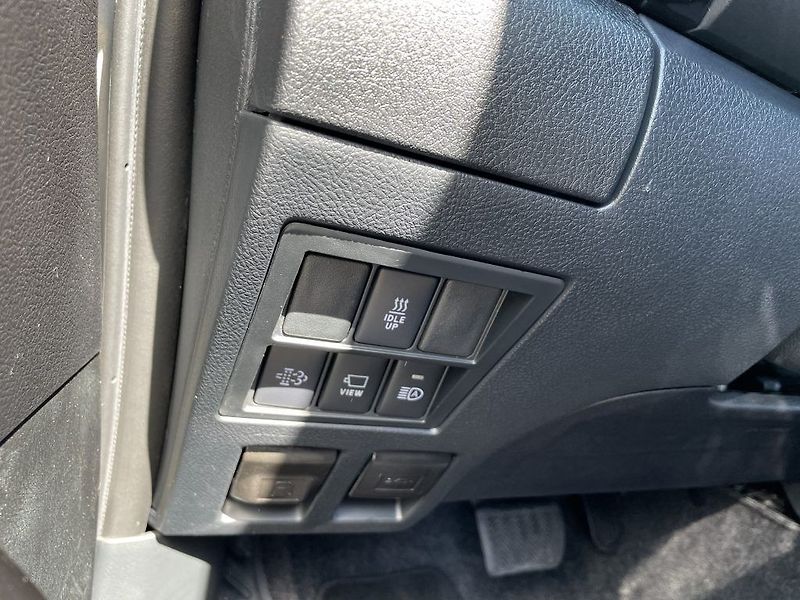 Toyota Hilux 2.8D Invincible ODBĚR 3/2027 - fotka 27 z 30
