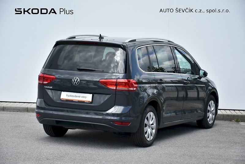Volkswagen Touran (2022) Comfortline 1.5 TSI 110kW DSG - fotka 2 z 32