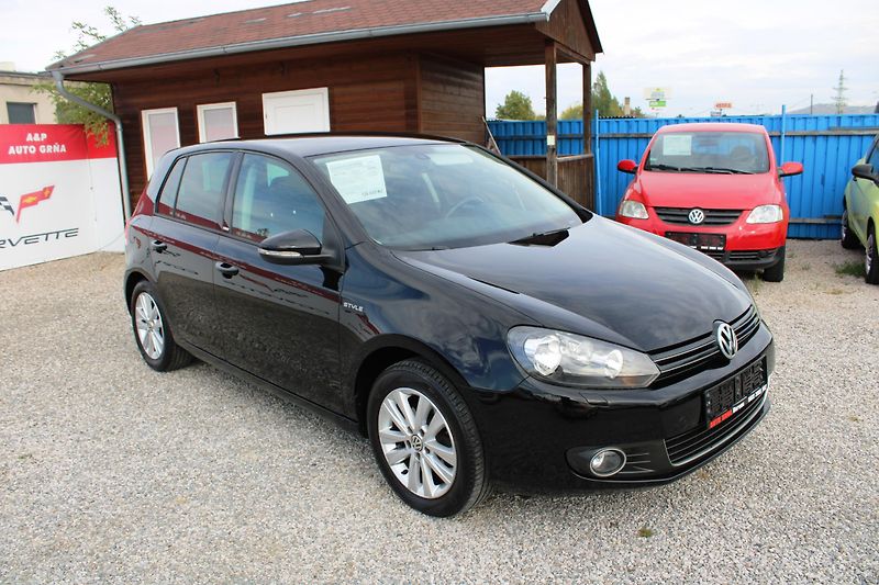 Volkswagen Golf (2012) 1,2TSI STYLE KLIMA TEMPOMAT AL - fotka 1 z 23