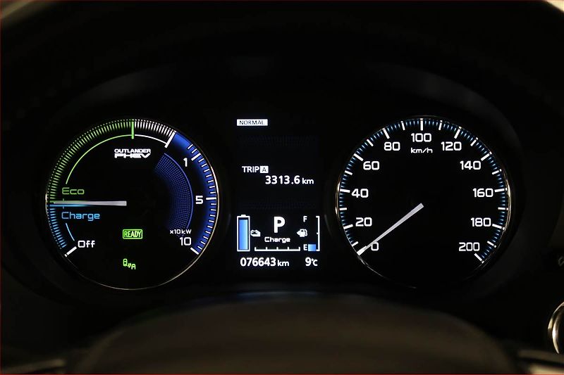 Mitsubishi Outlander (2021) Instyle 2.4 PHEV - fotka 11 z 25
