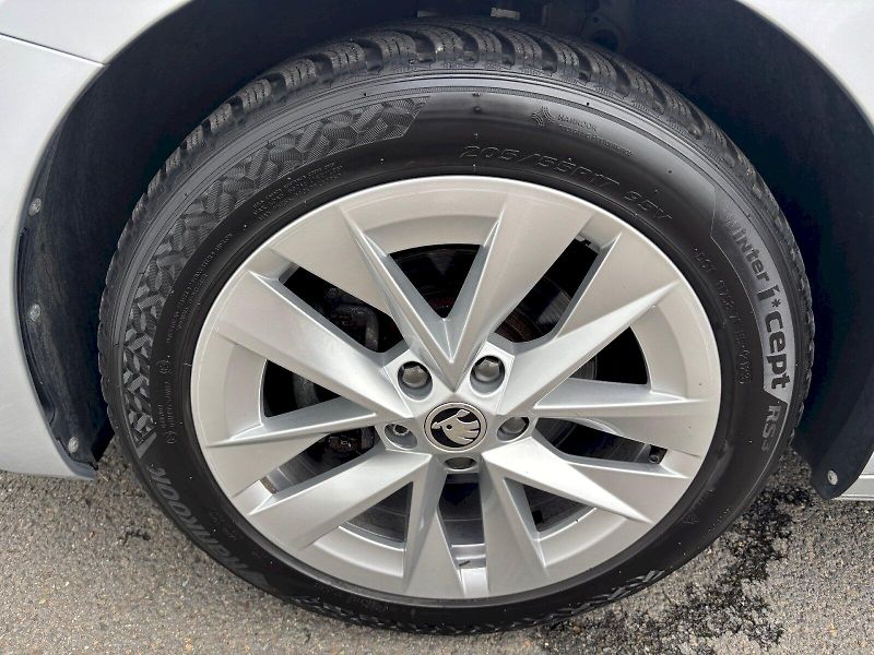 Škoda Octavia (2023) Combi 1.5 TSI 110kW Style - fotka 35 z 35
