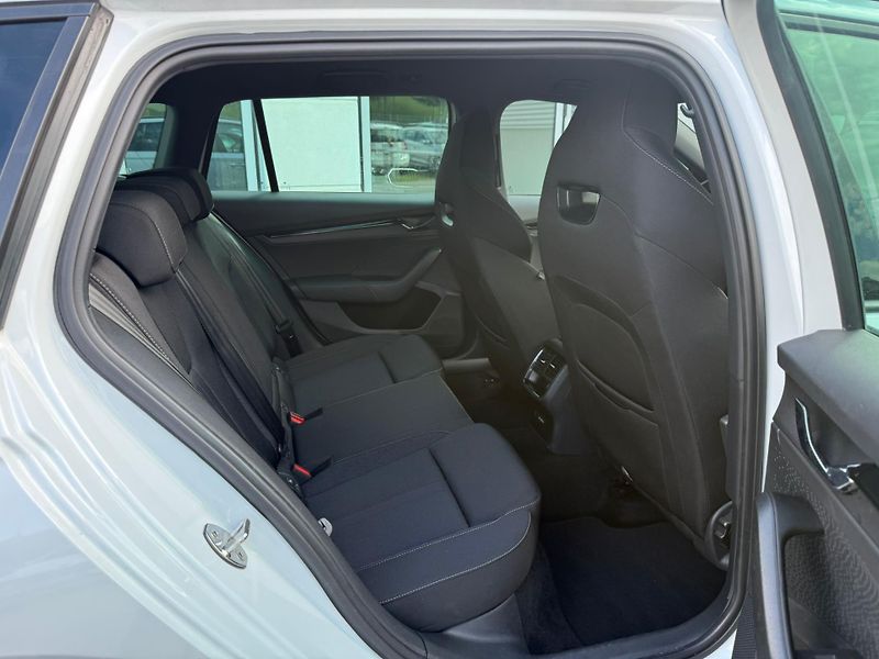 Škoda Octavia Sportline 2.0 TDI 110kW DSG Co - fotka 23 z 26
