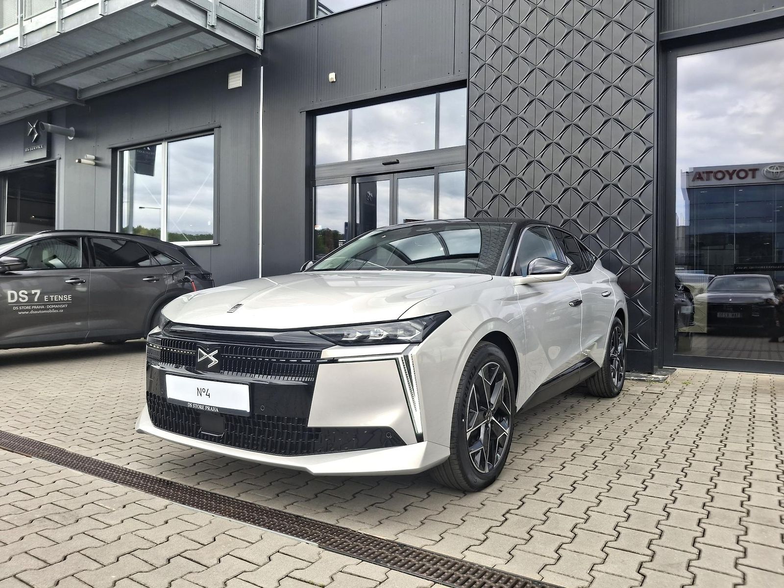DS Automobiles DS N°4 N°4  PERFORMANCE LINE HYBRID  