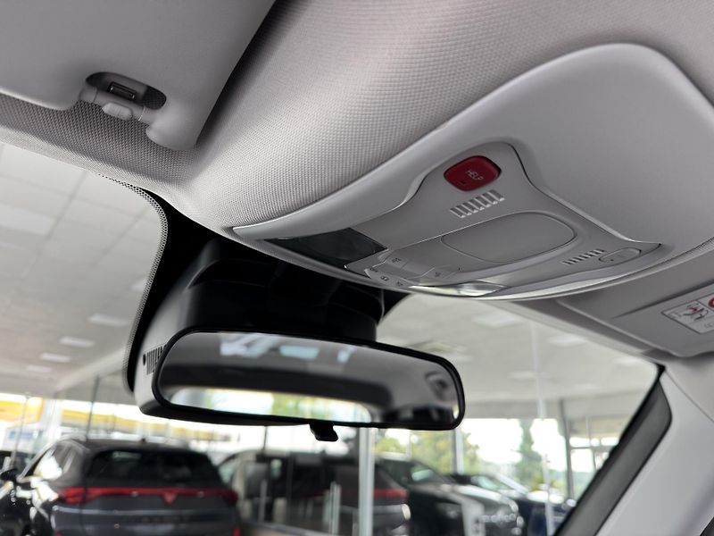 Jeep Renegade 1,3T 4xe*AWD*Distronic*DPH - fotka 19 z 36