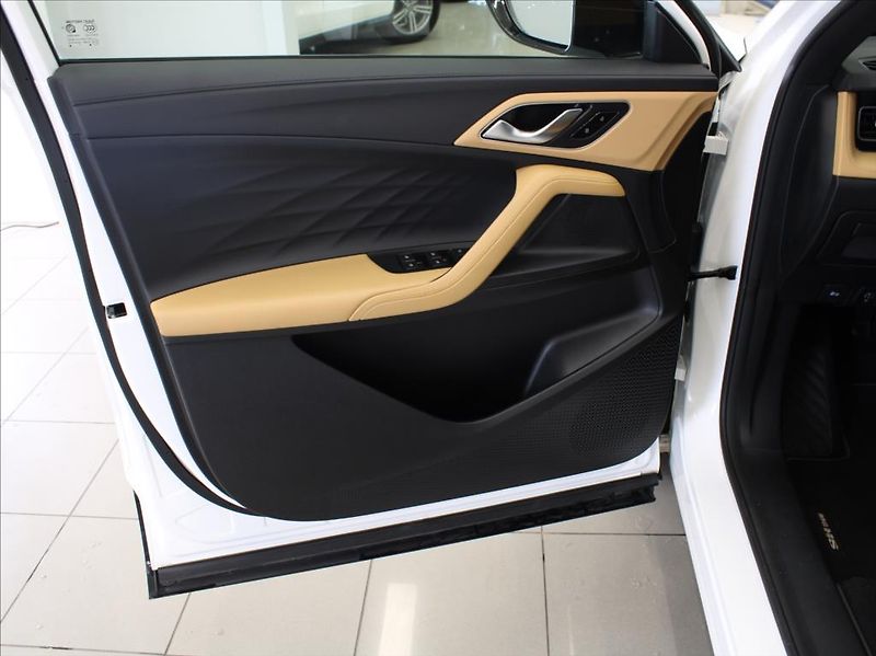 MG HS 1,5 Hybrid+ Exclusive 14tkm.ČR - fotka 12 z 14