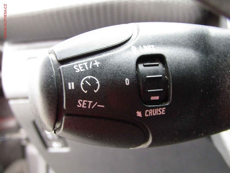 Peugeot 2008 (2017) 1.2 VTi, ČR, servis.kniha - fotka 13 z 17