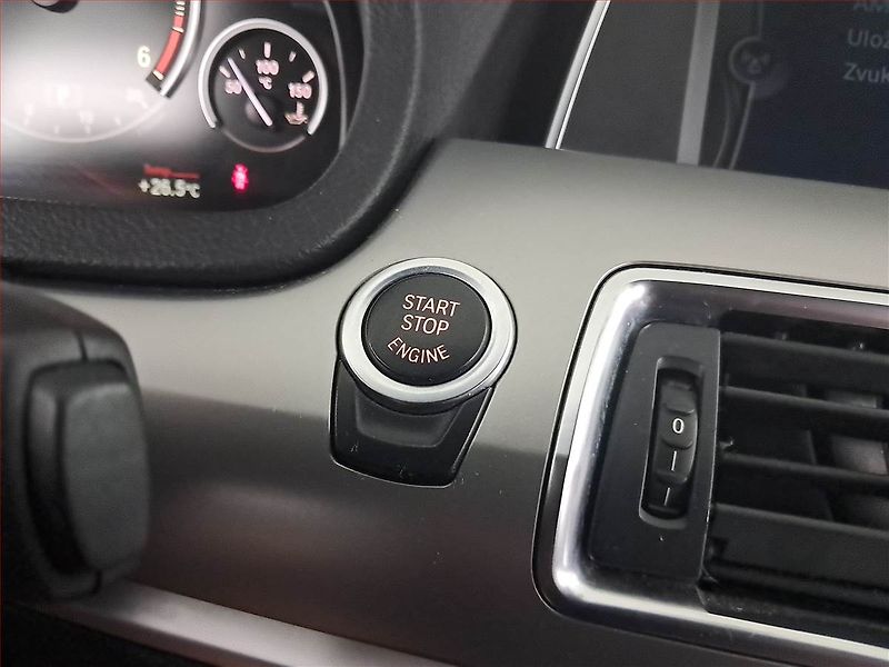 BMW Řada 5 (2012) 530d xDrive GT, 4X4, Automat - fotka 21 z 24