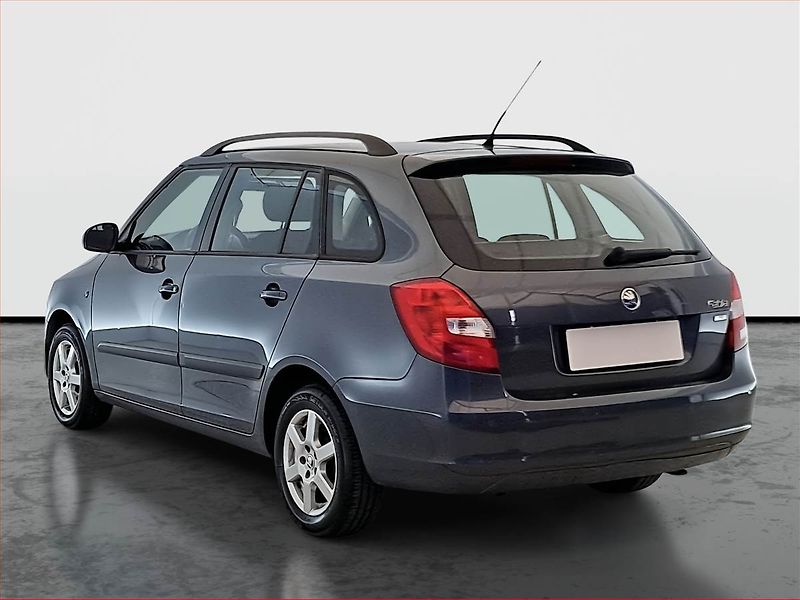 Škoda Fabia (2011) 1.2 TSI, Xenony, Tempomat - fotka 4 z 15