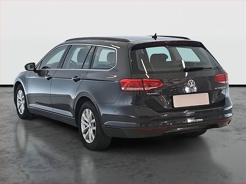 Volkswagen Passat (2015) 2.0 TDI, Automat, Navi - fotka 4 z 17