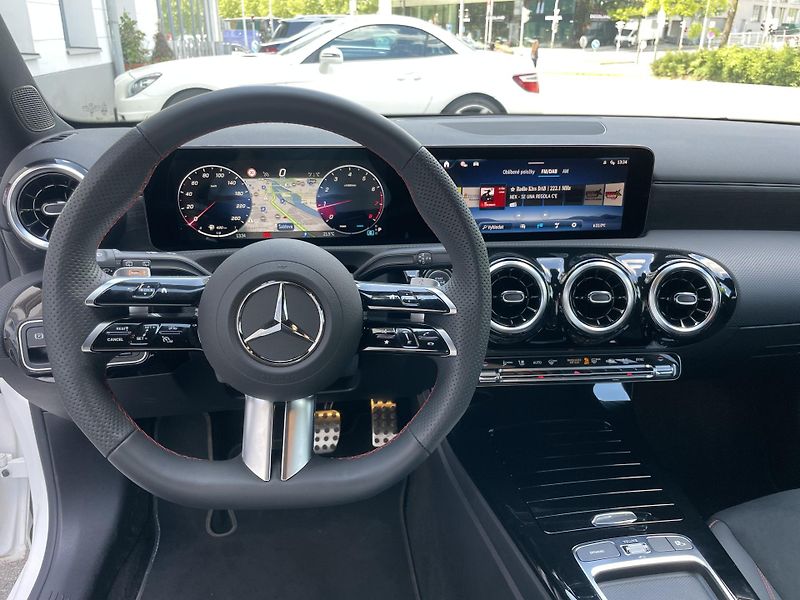 Mercedes-Benz Třídy A 200 AMG - fotka 13 z 27