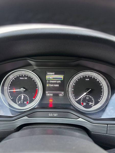 Škoda Superb (2020) III 2.0 TDI 110KW 2020 1MAJITE - fotka 17 z 24