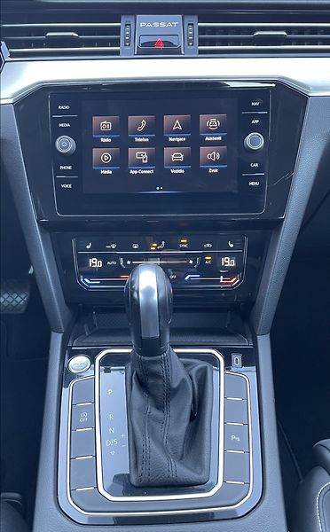 Volkswagen Passat 2,0 TDi,147kW,DSG,STK 6/27 - fotka 15 z 26