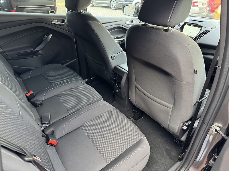 Ford C-MAX (2018) 1.5i Ecoboost Automat Xenony - fotka 19 z 48