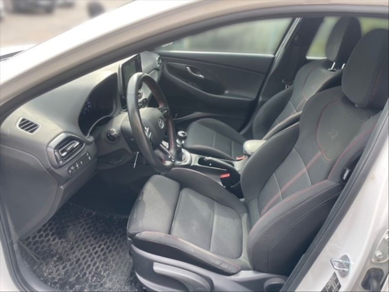 Hyundai i30 1,5 T-GDI N Line - fotka 7 z 11