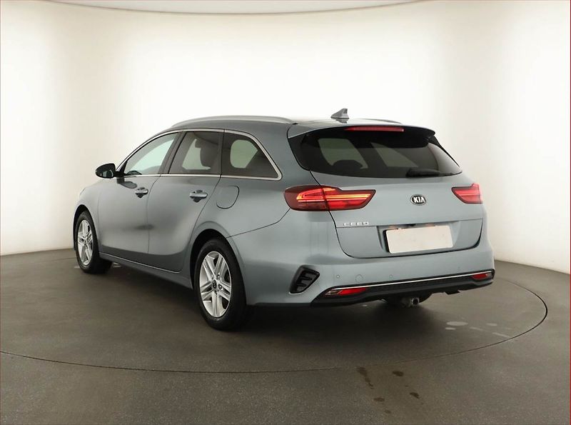 Kia Ceed (2021) 1.5 T-GDI MHEV, Automat, ČR - fotka 4 z 16