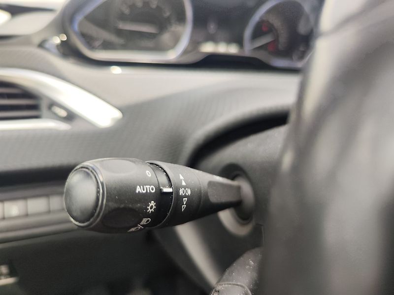 Peugeot 2008 1.6 VTi/88kW Allure tažné ČR - fotka 22 z 32