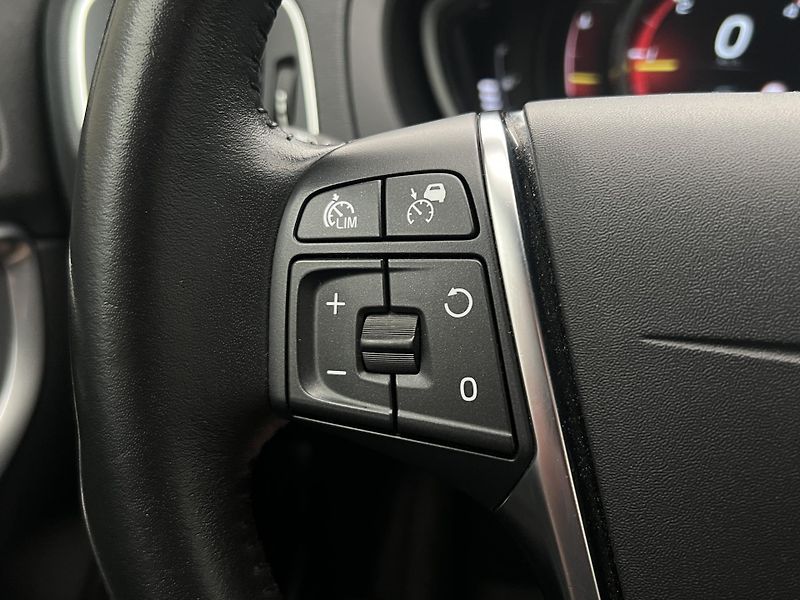 Volvo V40 CC D3 PLUS AUT - fotka 24 z 39