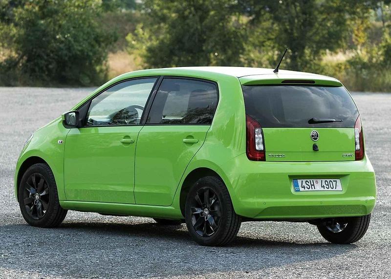 Elektromobil je v českém prostředí jen vozem pro ty, kteří nehledí na náklady.
