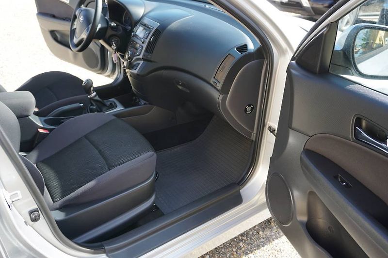 Hyundai i30 (2012) 1,6C W  CRDI NOVÉ V ČR - fotka 17 z 34