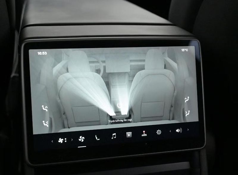 Tesla Model 3 LR AWD SoH 93% Autopilot Pano. - fotka 21 z 26