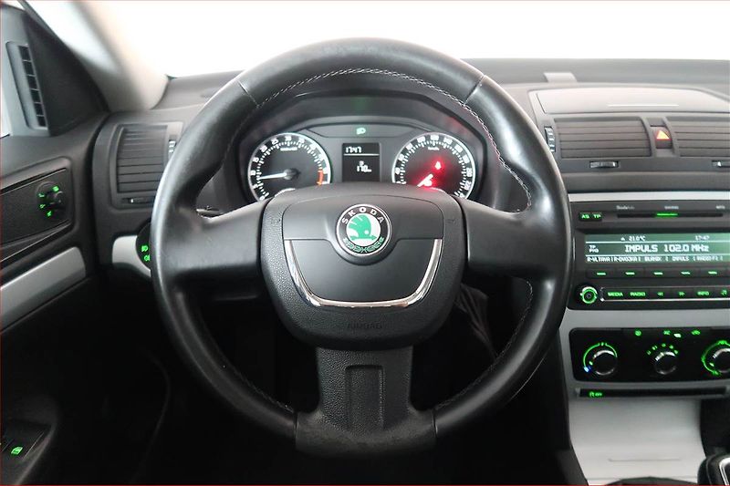Škoda Octavia (2011) Ambiente 1.6 TDI, Tempomat - fotka 15 z 15