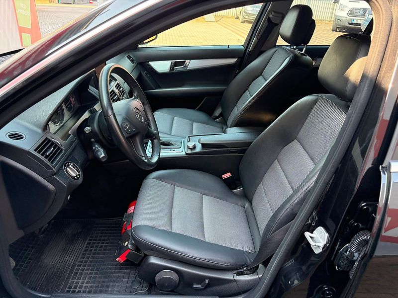 Mercedes-Benz Třídy C 220 CDi Aut. Elegance, ČR, Com - fotka 13 z 22