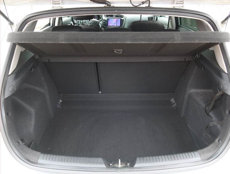 Kia Ceed (2015) 1.4 CVVT, Serv.kniha, Tempomat - fotka 13 z 17