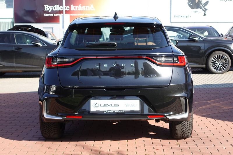 Lexus LBX 1,5 HEV Relax Advanced 4x4 - fotka 6 z 35