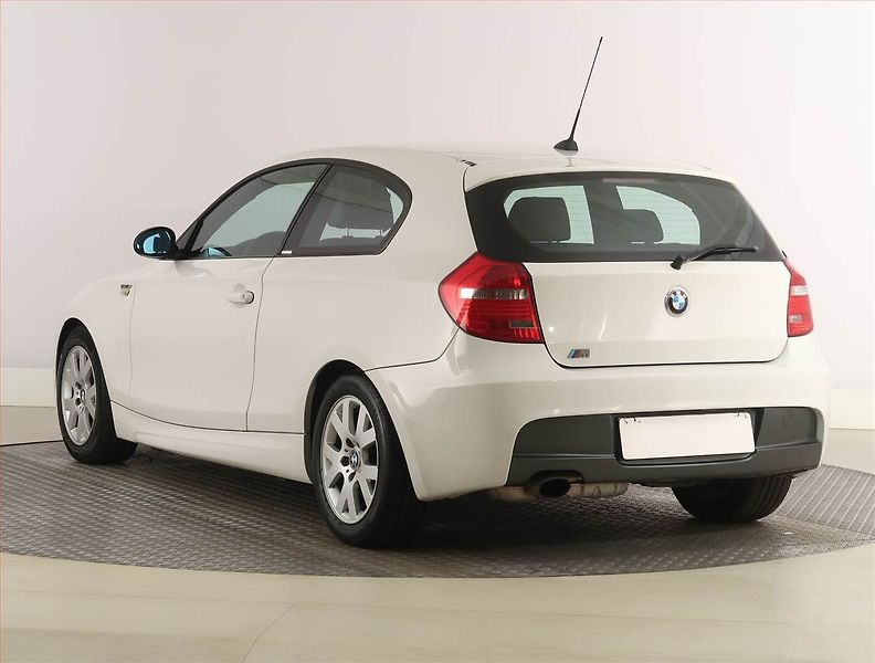 BMW Řada 1 (2008) 116i - fotka 4 z 15