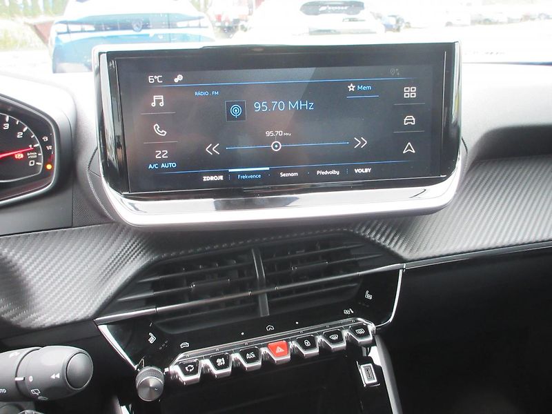 Peugeot 2008 STYLE PureTech 100 k MAN6  - fotka 27 z 34
