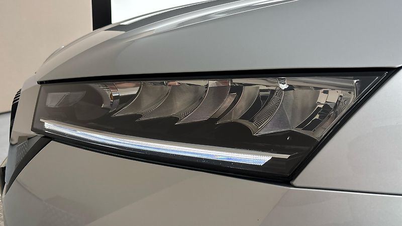 Škoda Octavia 2.0 TDI Ambition Combi - fotka 18 z 23