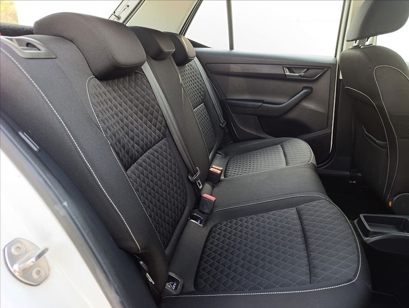Škoda Fabia 1,0 MPi Klimatizace Tempomat - fotka 24 z 32