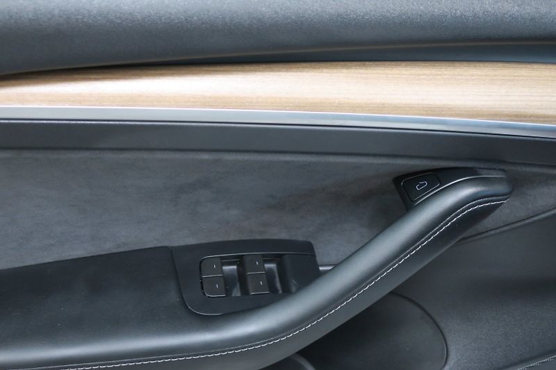 Tesla Model 3 (2023) Long Range Dual Motor SOH 97% - fotka 12 z 48