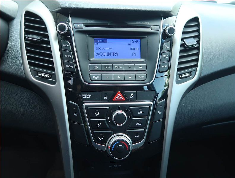 Hyundai i30 (2017) 1.6 GDI, ČR,1.maj, Serv.kniha - fotka 12 z 15