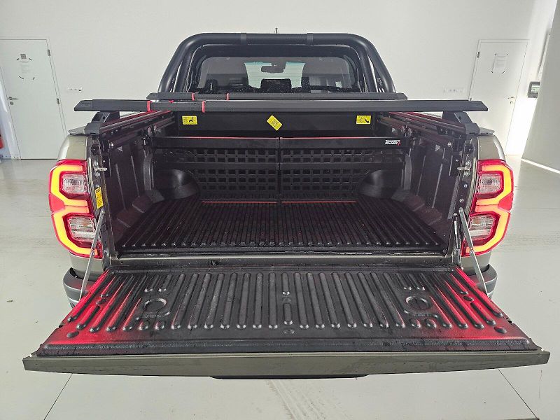 Toyota Hilux (2025) 2.8 D-4D 204k 6AT INVINCIBLE H - fotka 29 z 29