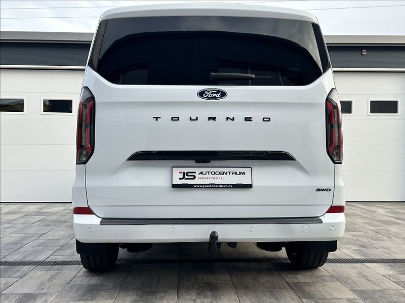 Ford Tourneo Custom 2,0 170PS  L2 Titanium X A/T 4 - fotka 9 z 58