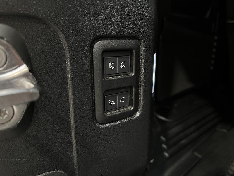 Land Rover Defender D250 XS EDITION AUT CZ - fotka 48 z 50