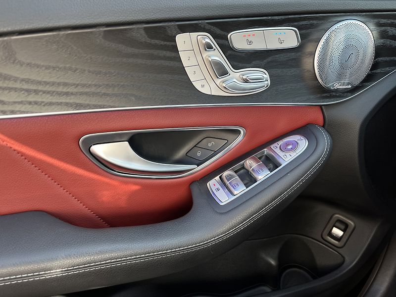 Mercedes-Benz Třídy C Třída C 400 4MATIC AMG Line - fotka 13 z 18