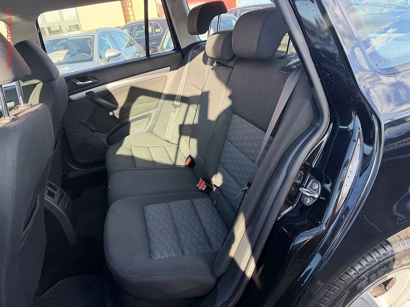Škoda Octavia (2012) 1.6 TDi, AC, výhřev sed - fotka 10 z 18