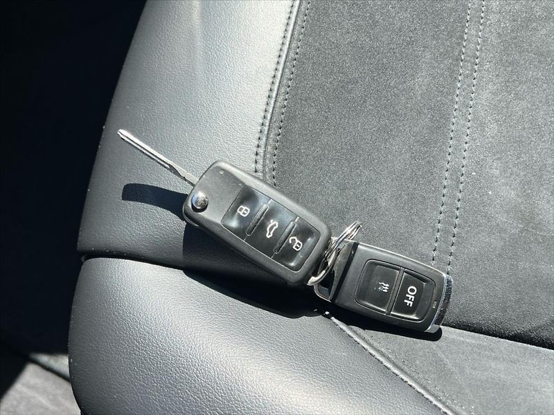 Volkswagen Multivan 2,0 TDi 7DSG 4Motion EDITION - fotka 27 z 29